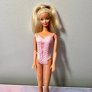 1988 Fun to Dress Barbies
